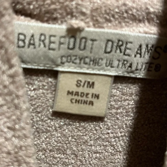 234. WOMENS BAREFOOT DREAMS S/M DETAIL SWEATER - Picture 2 of 4